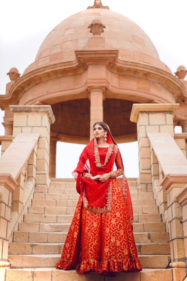 SURKH BRIDAL LEHANGA