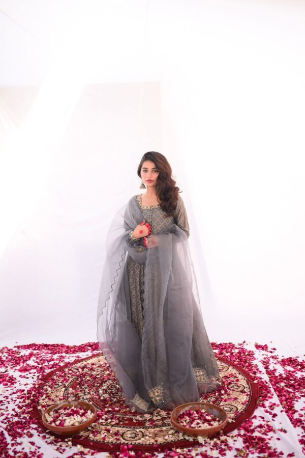 MEETHI EID '24 ( GREEN CHUNRI PISHWAS )