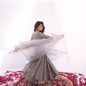 MEETHI EID '24 ( GREEN CHUNRI PISHWAS ) - Image 2