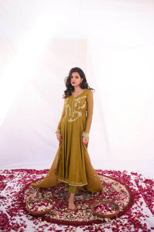 MEETHI EID'24 ( OLIVE GREEN PISHWAS )